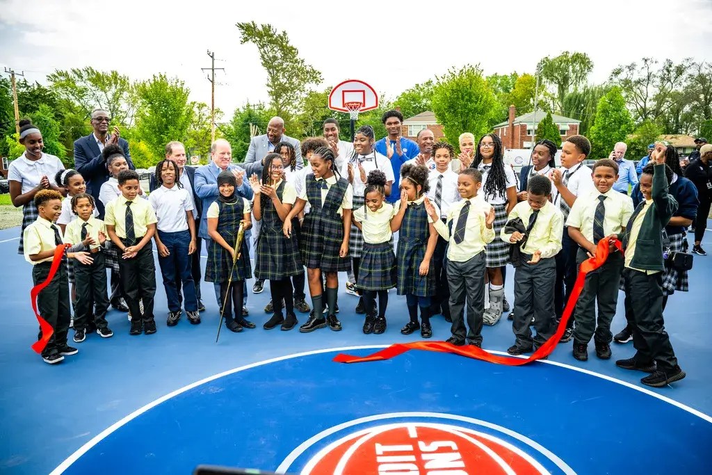 Ribbon cutting ceremony at an outdoor basketball court