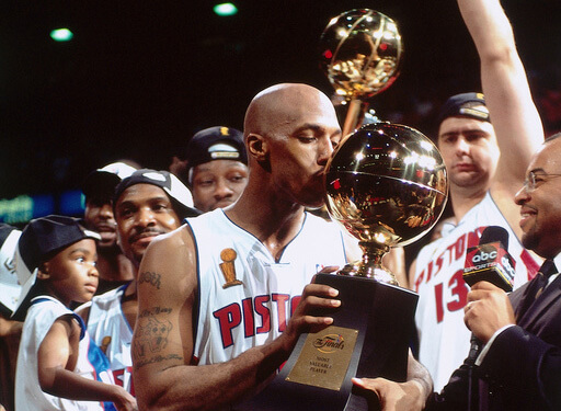 Chauncey Billups kisses an NBA trophy