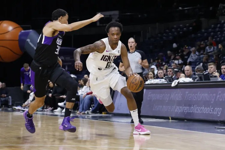 A basketball player outmaneuvers an opponent