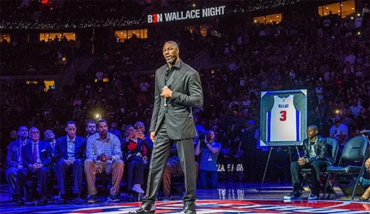 Ben Wallace takes the mic in front of a packed arena