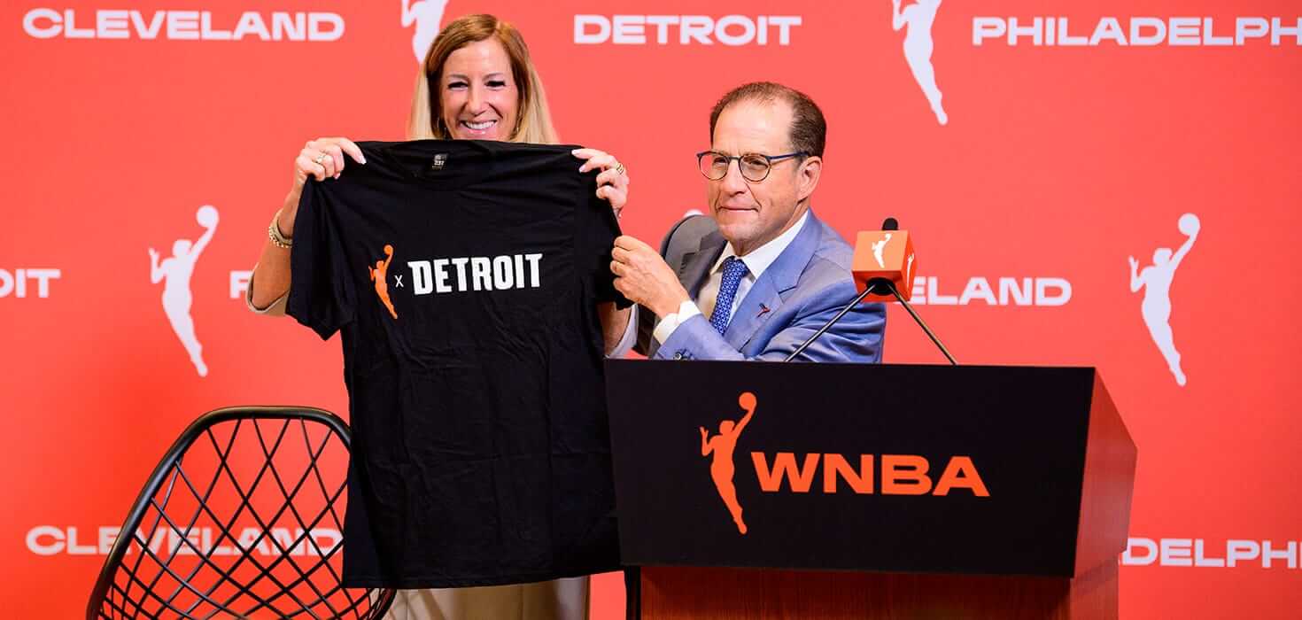 Arn Tellem and commissioner Cathy Englebert holding up a WNBA Detroit t-shirt